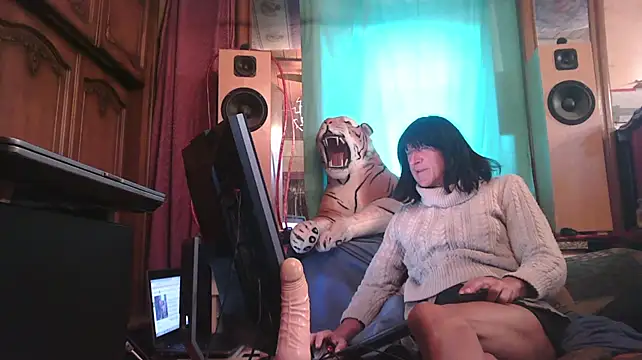 Model: SissiDomination
