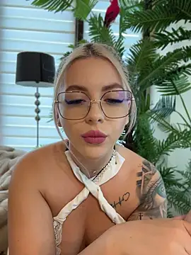 IveySin live cam on StripChat