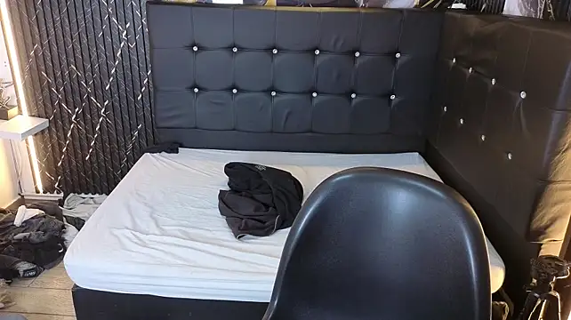 RoyalSexx_ live cam on StripChat