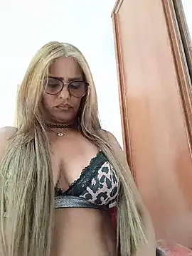 CristalDivine live cam on StripChat