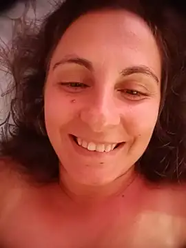 sheladiass (F milf) - Finger in pussy