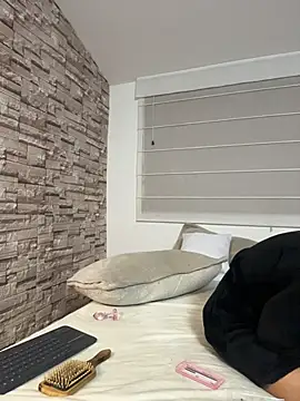 Lucyjoi live cam on StripChat