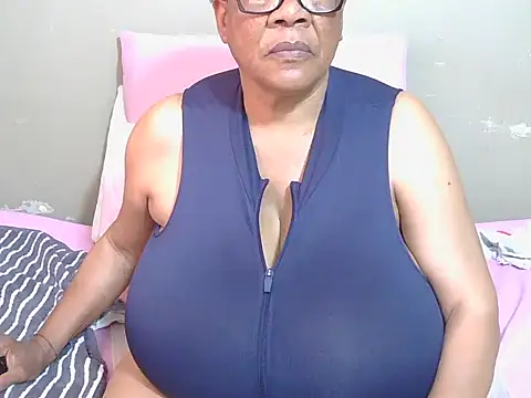 DairyQueen2 live cam on StripChat