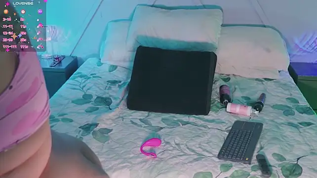 emmajohnss live cam on StripChat