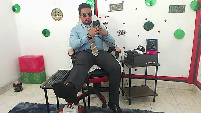 KalethBigDick live cam on StripChat