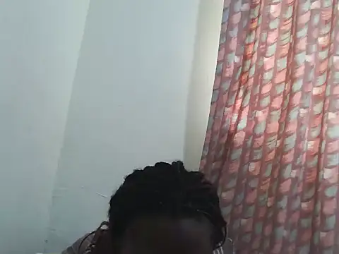 yummyqueen254 live cam on StripChat