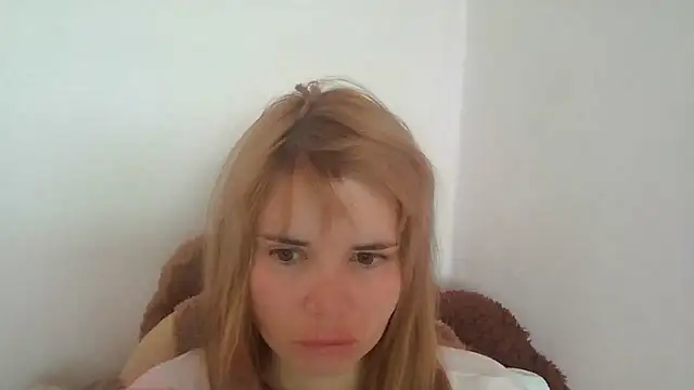 HornyElena live cam on StripChat