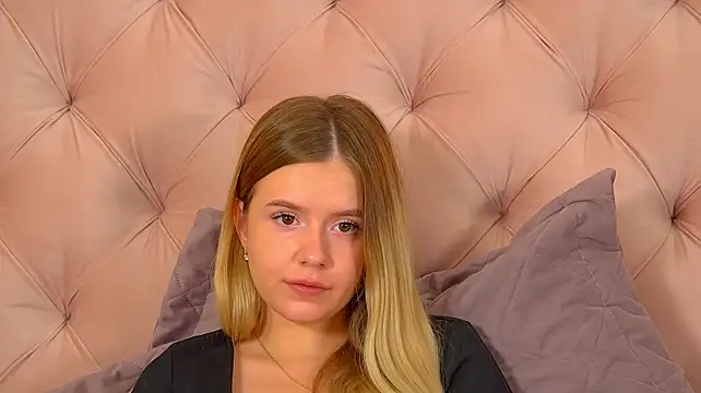 MilanaBalmain live cam on StripChat