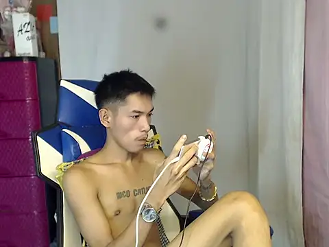 riks_tyler live cam on StripChat