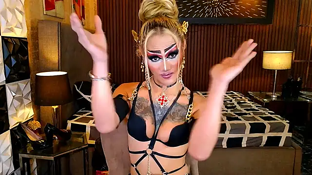 HorseCockDivine live cam on StripChat