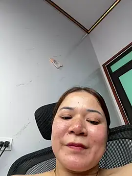 Miu_bong live cam on StripChat