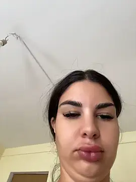 Alma_170900 live cam on StripChat