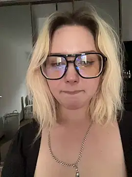 MiraMaybeX live cam on StripChat