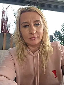 kaylinjan (F milf) - 😈One Tip Closer to Trouble…😈 💕