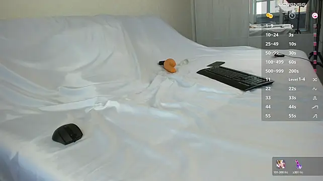Smallnipples live cam on StripChat