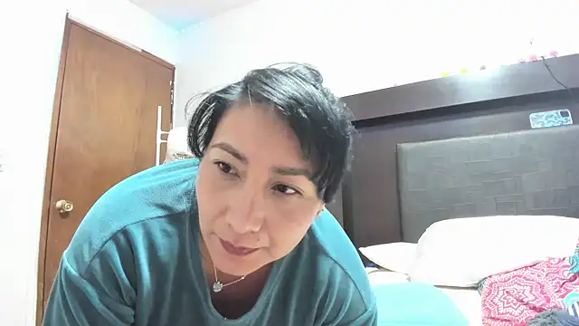 AnaisColly1 live cam on StripChat
