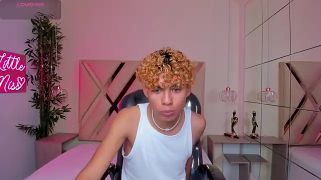 Anyelo_Twink live cam on StripChat