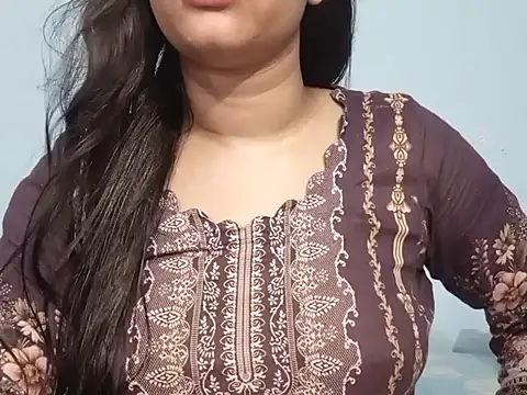 Adhiti_1 live cam on StripChat
