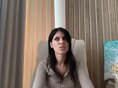 InjaAtHome live cam on StripChat
