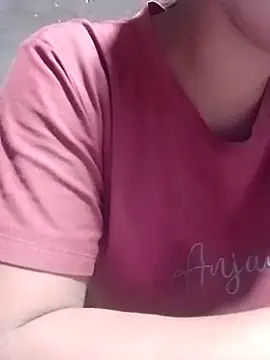 daisyy2 live cam on StripChat