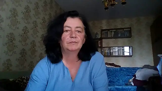 GypsiQueen2 live cam on StripChat