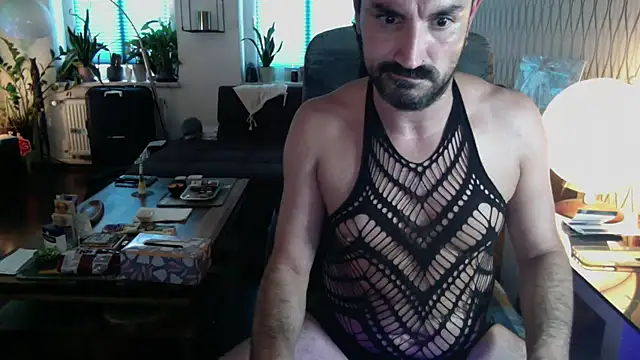 tomz0819 live cam on StripChat