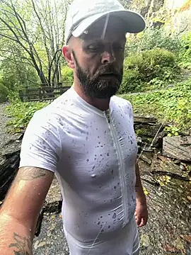 mrmoi1234 (Ask my age) - Go to gas station in wet clothes