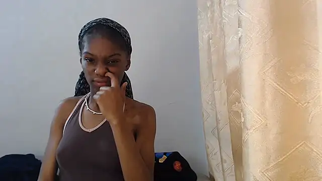 PetiteBarbie_05 live cam on StripChat
