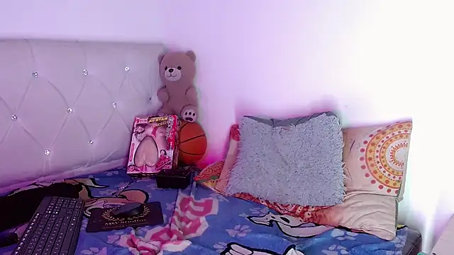 Angel_foxc13 live cam on StripChat