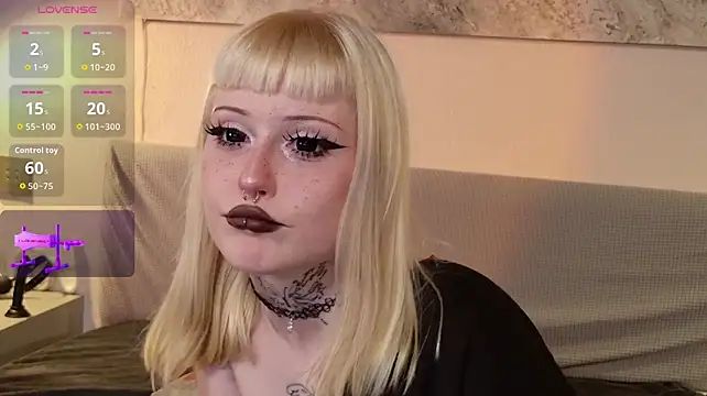 MilkMeSoftly live sex cam