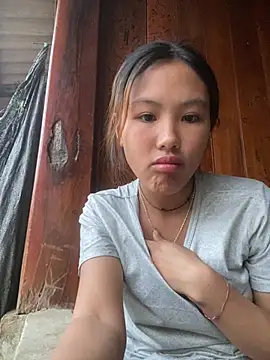 hoa_mai live cam on StripChat