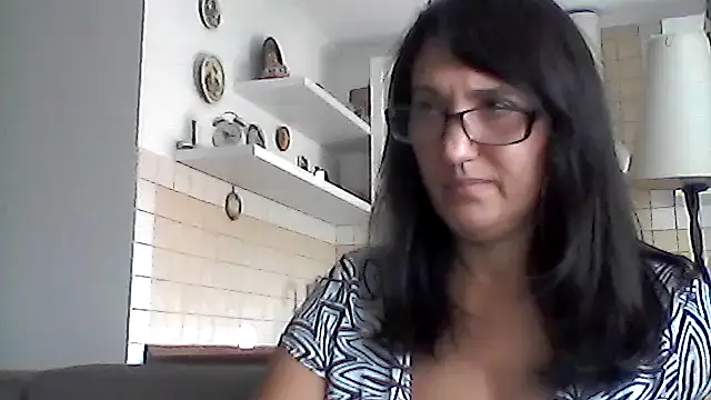 Elena48324 live cam on StripChat