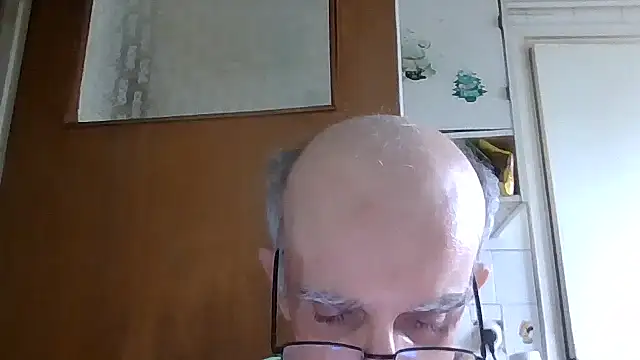 mariusica1@xh live cam on StripChat
