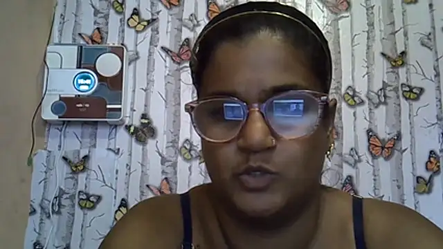 indianstrawberrylips4u live cam on StripChat