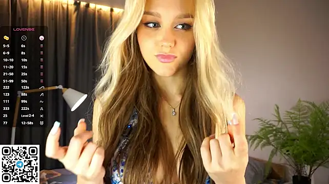 CherieSprinzl live cam on StripChat