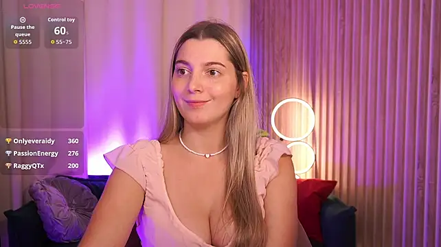 LucreciaStorm live cam on StripChat
