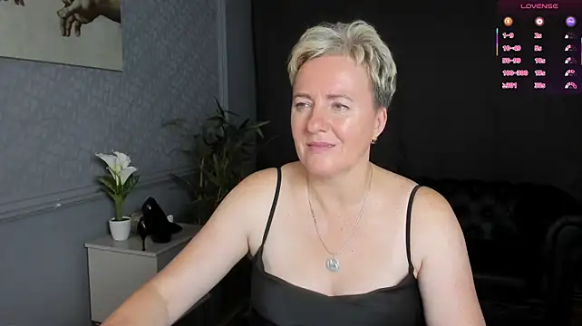 Nika_Smit live cam on StripChat
