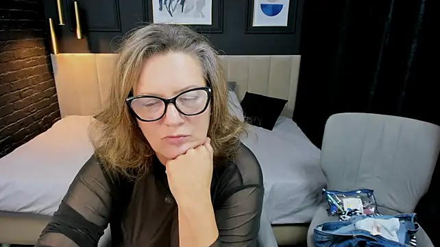 LeaPure live cam on StripChat