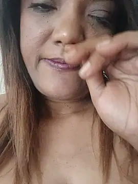 Indianpleasure300 live cam on StripChat