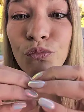 Pxetiteblonde1's cam show statistics and live stream