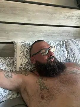 alphareign85 live cam on StripChat