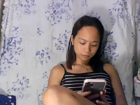Asianpinay_Skinny1818 live cam on StripChat