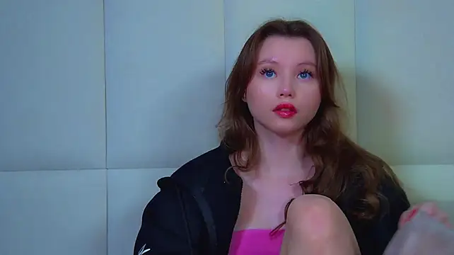 KeiraAsti live cam on StripChat