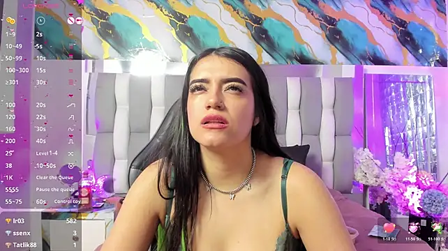 IsaDiiaz live cam on StripChat