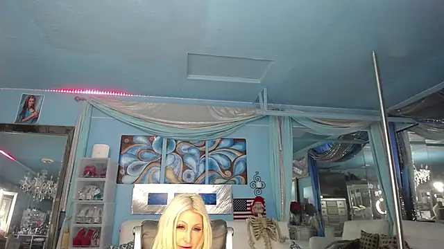 ADRIANNA_FOX