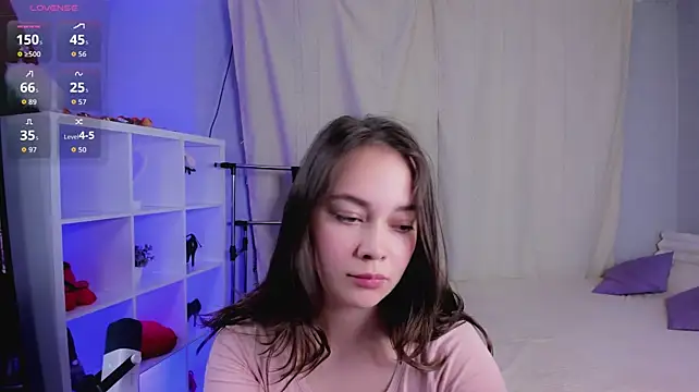EmmaHigher live cam on StripChat