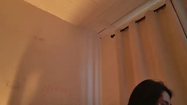 MoonLipsON- live cam on StripChat