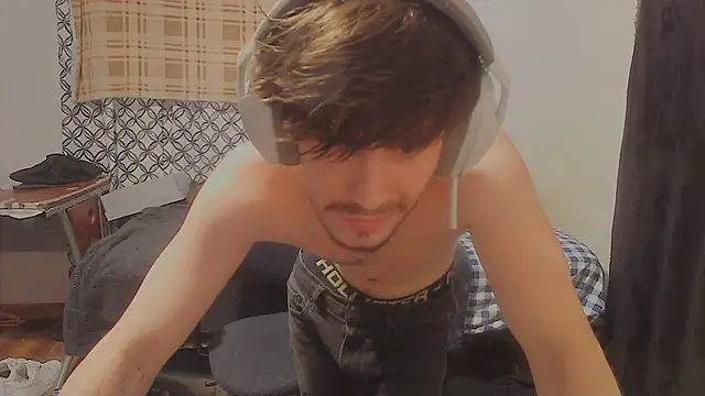 benzooo3 live cam on StripChat