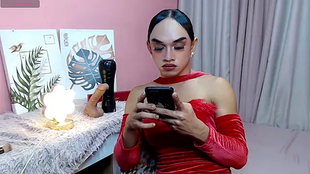 VivienneLuxe live cam on StripChat
