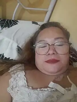 loriepinay46 (F milf) - SQUIRT ALL OVER THE FLOOR
